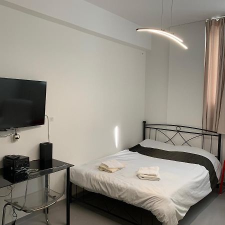 אתונה Holodek Apartments Ground & Semibasement מראה חיצוני תמונה