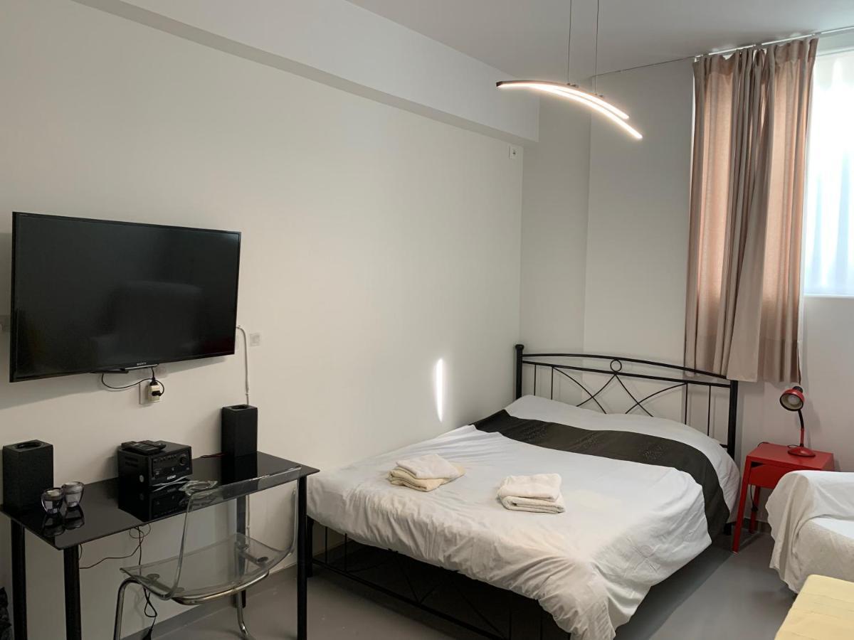 אתונה Holodek Apartments Ground & Semibasement מראה חיצוני תמונה